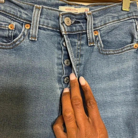 Levi’s Wedgie Straight Jeans - Picture 5 of 13